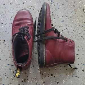 Dr martens leyton